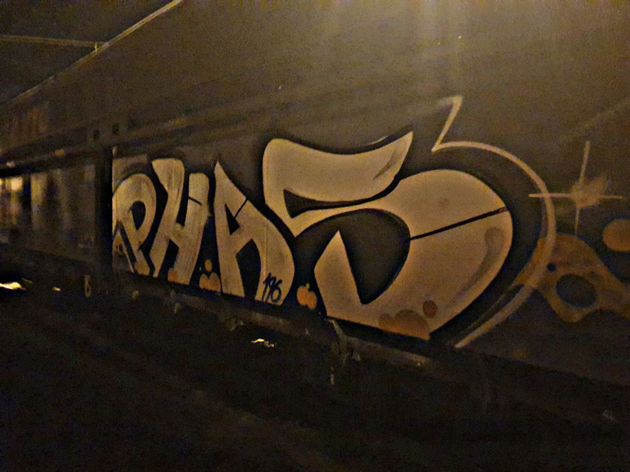 Graffiti Train - Photo by PHAS196 - freight, train, panel