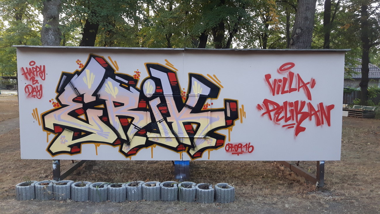 Graffiti Wall - Photo by PHEPS - Happy, B, Day (2018)