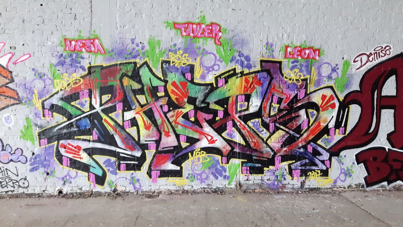 Graffiti Wall - Photo by PHEPS - PHEPS (2017)