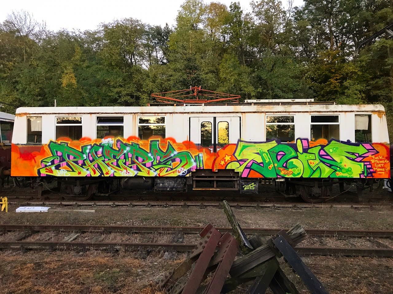 Graffiti Train - Photo by PHEPS - PHEPS, TEIN (2017)