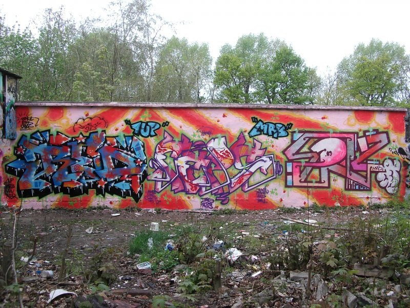 Graffiti Wall - Photo by PHEPS - RED, FEPS, SRIZ