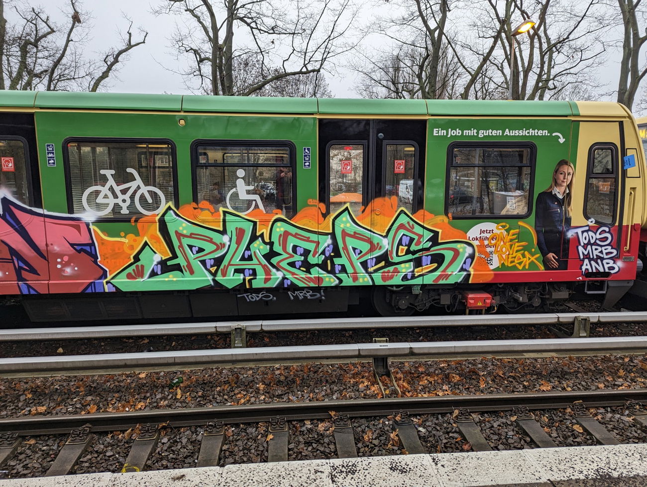 Graffiti Train - Photo by PHEPS - Pheps (2022)