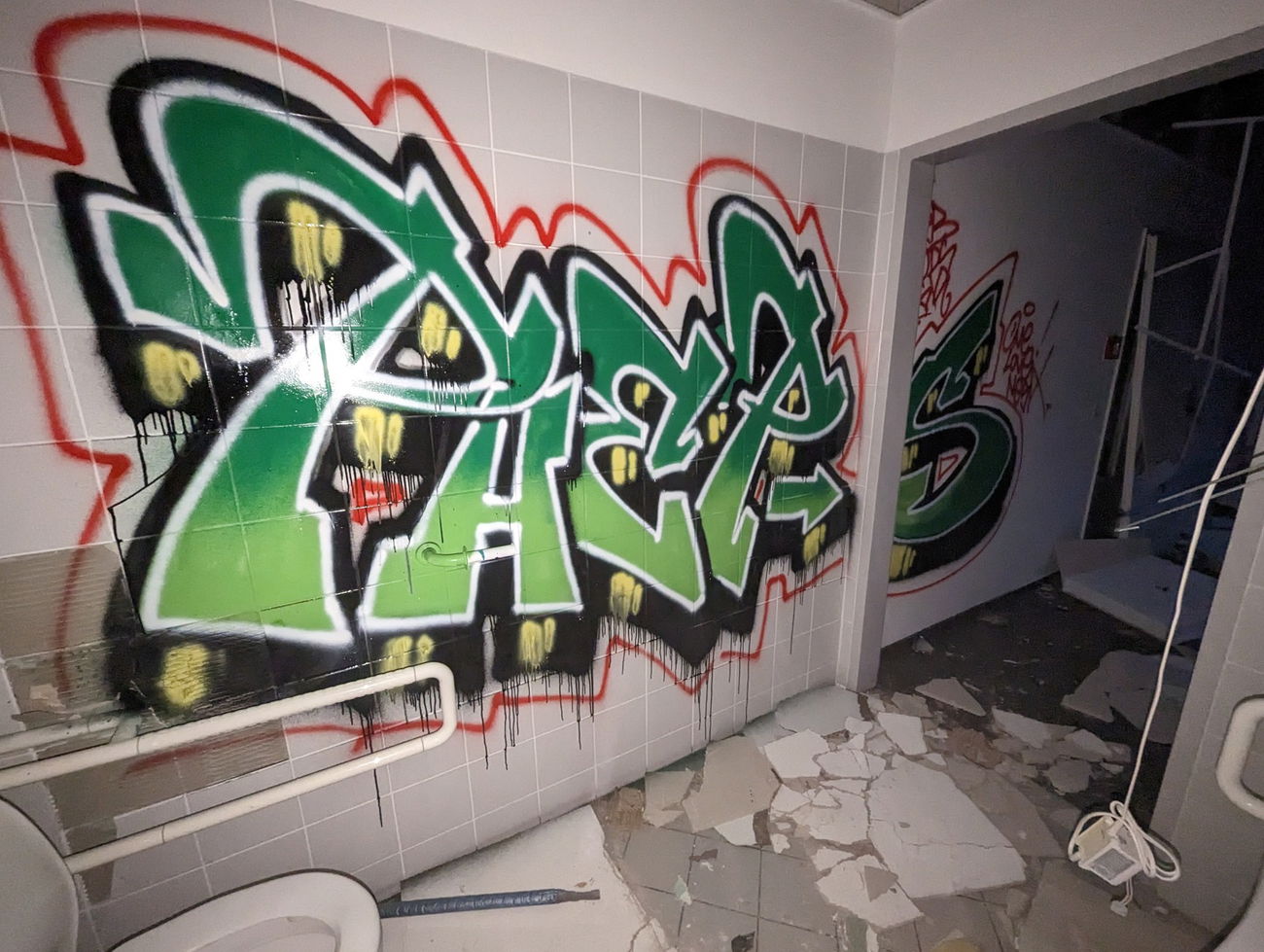 Graffiti Wall - Photo by PHEPS - Pheps (2023)