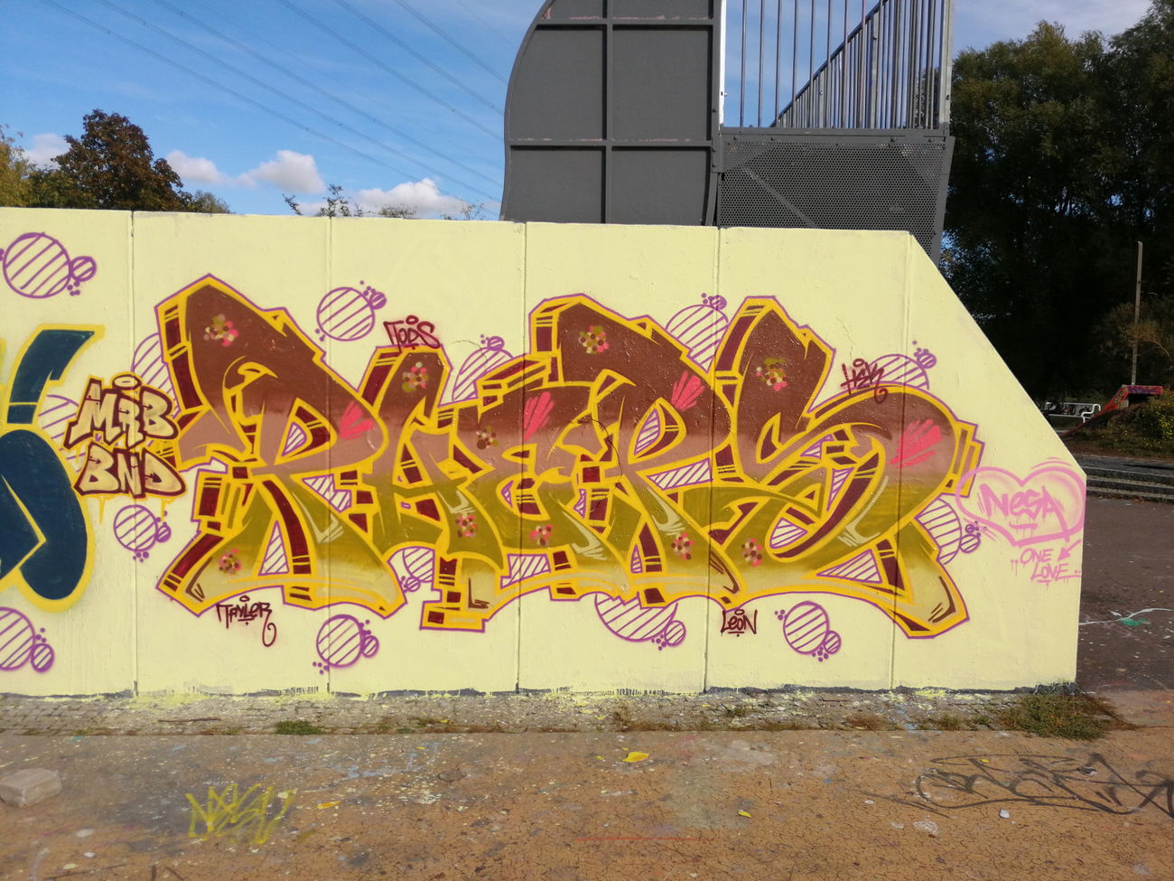 Graffiti Wall - Photo by PHEPS - PHEPS (2019)