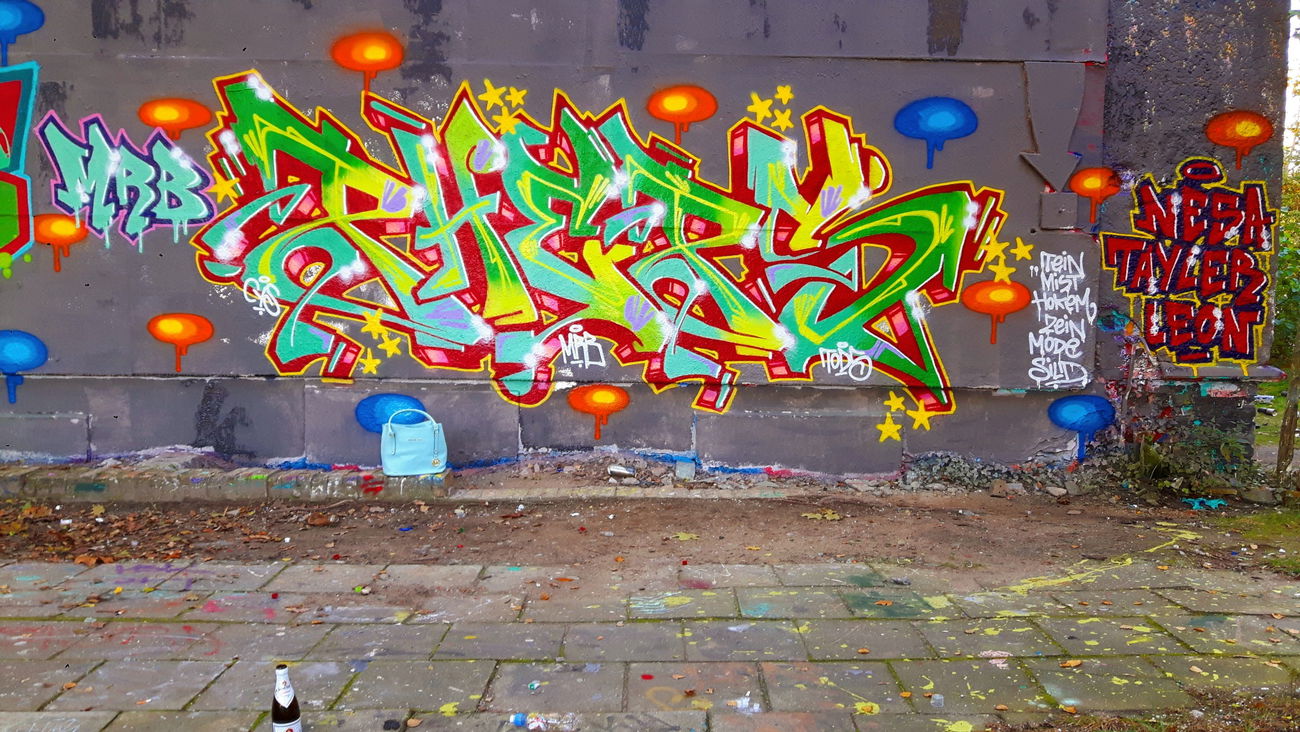 Graffiti Wall - Photo by PHEPS - PHEPS (2017)