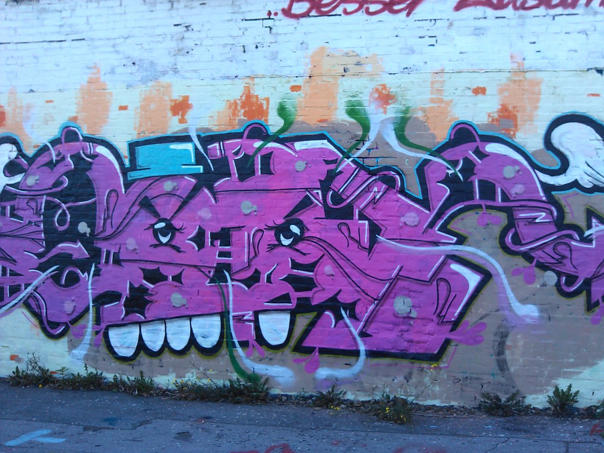 Graffiti Wall in Essen - Photo by PL_PartyZan - besser, zusammen, character (2013)