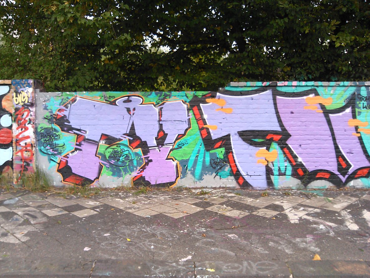 Graffiti Wall in Essen - Photo by PL_PartyZan - tv, tvs, tv's (2013)