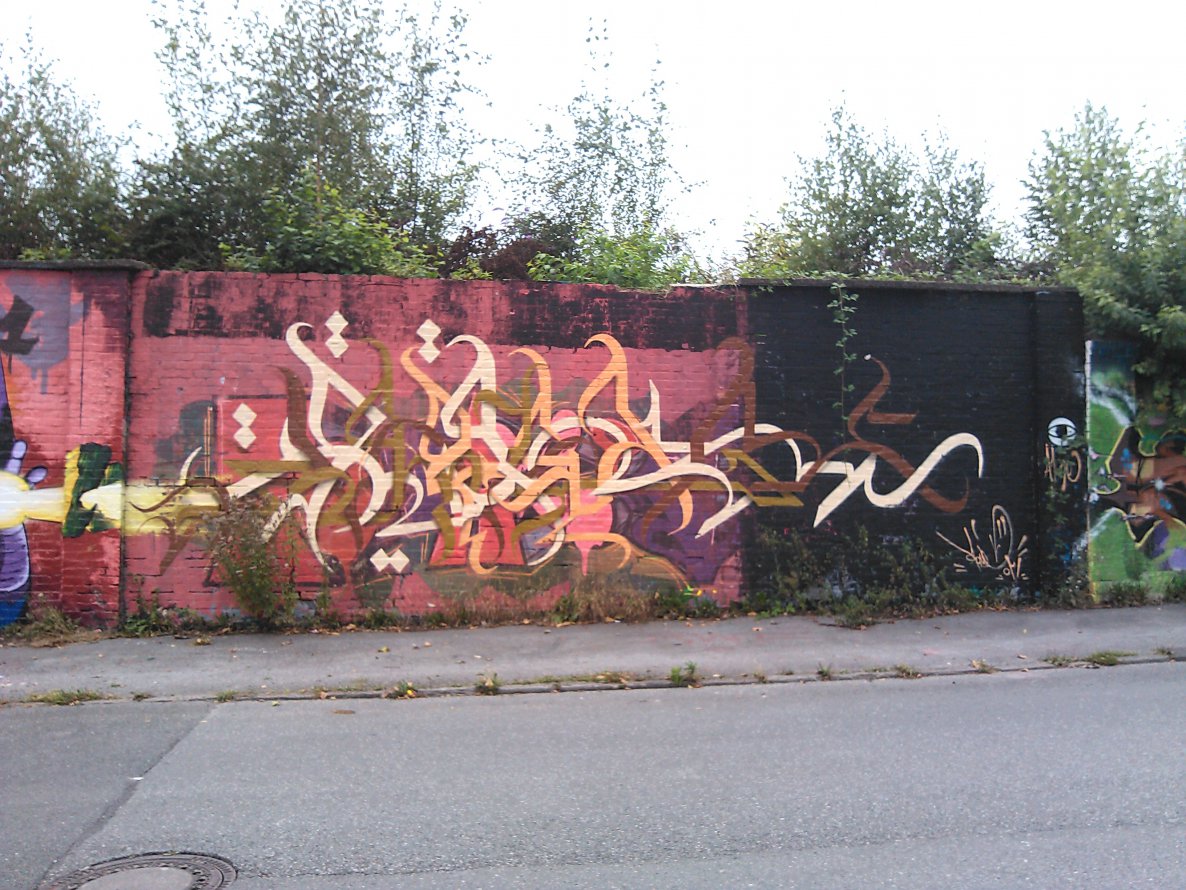 Graffiti Wall in Essen - Photo by PL_PartyZan - character, arabic, arabesque (2013)