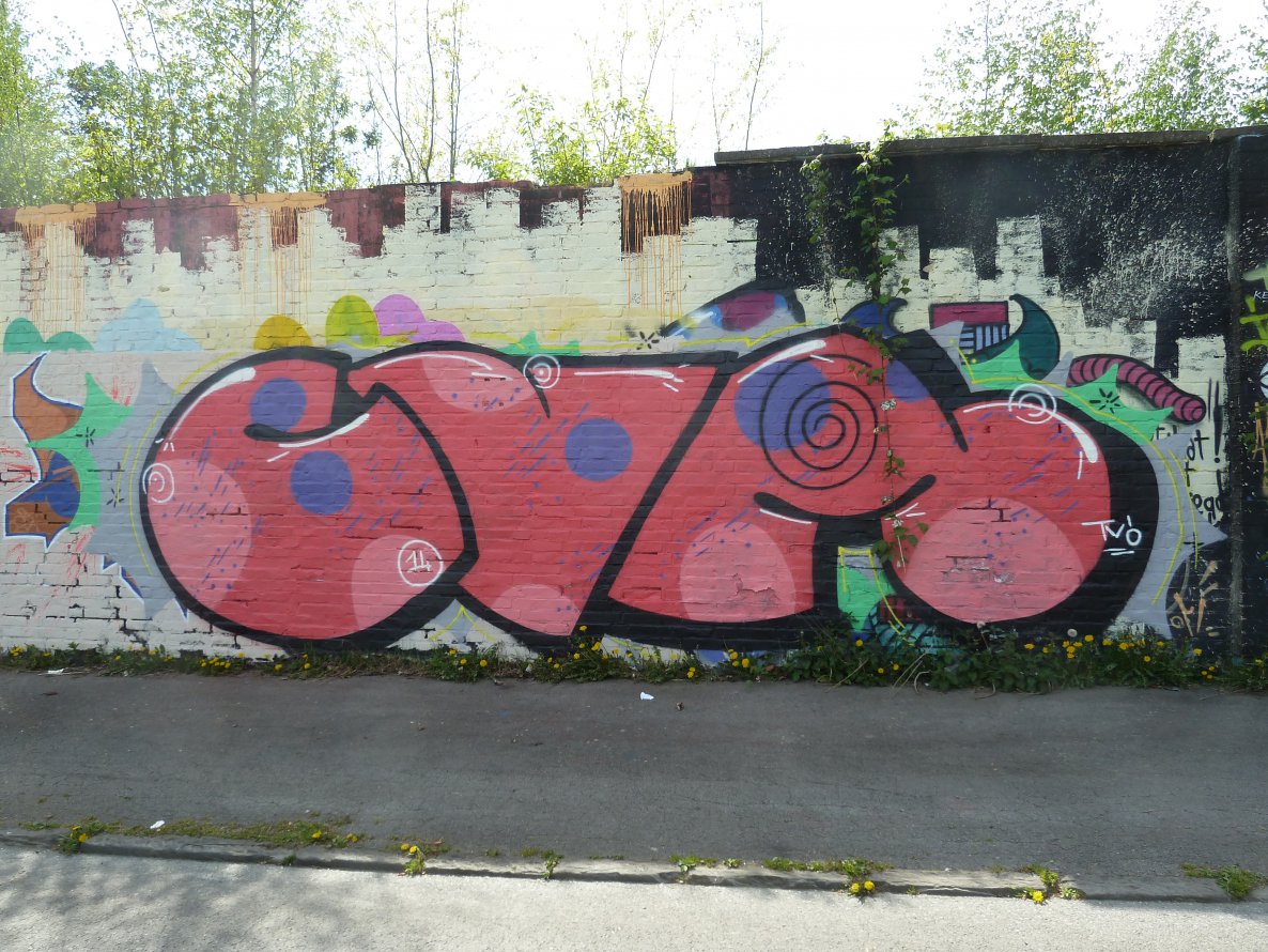 Graffiti Wall in Essen - Photo by PL_PartyZan - tv, tvs, tv's