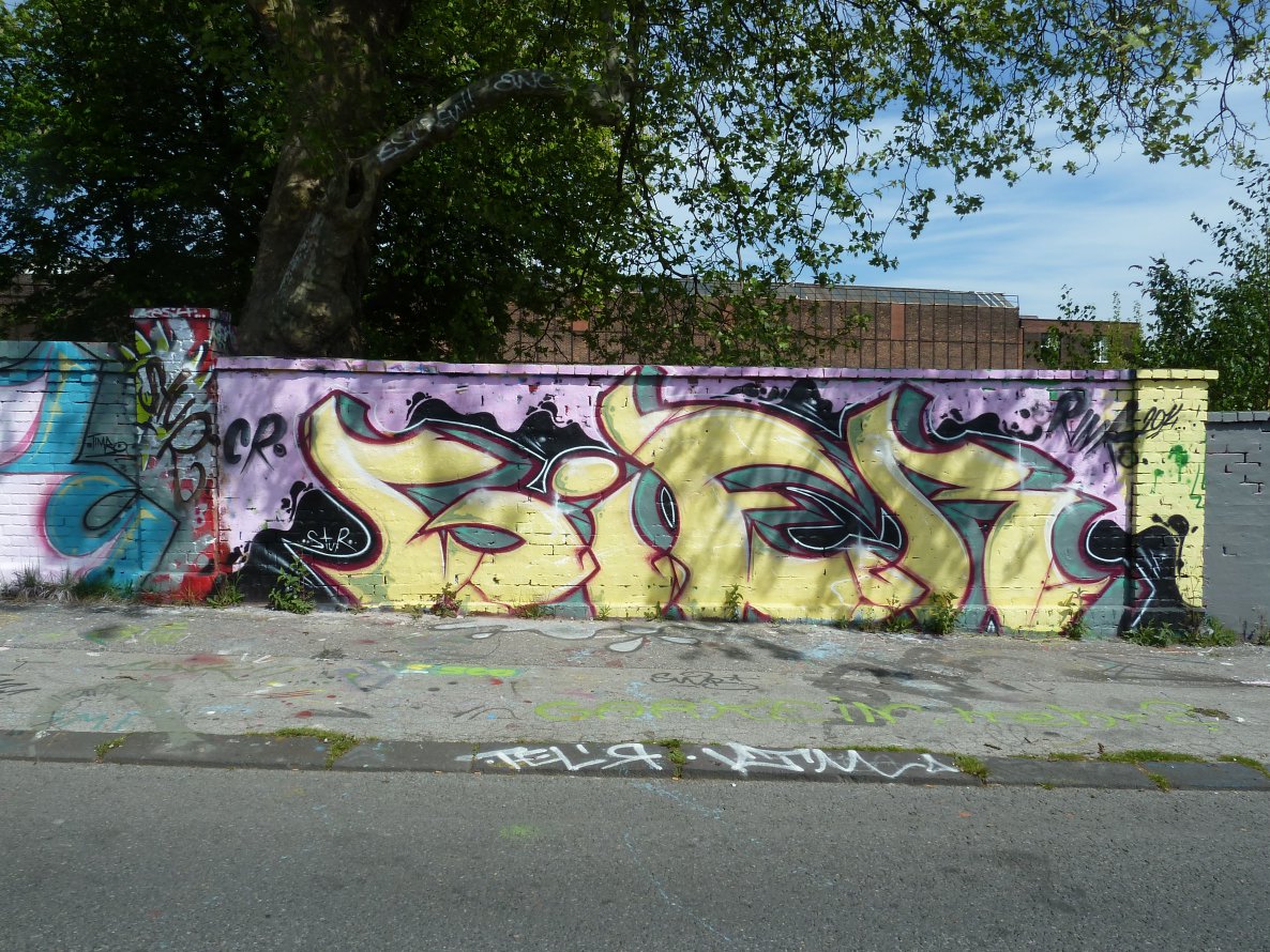 Graffiti Wall in Essen - Photo by PL_PartyZan - essen, hall, of (2014)