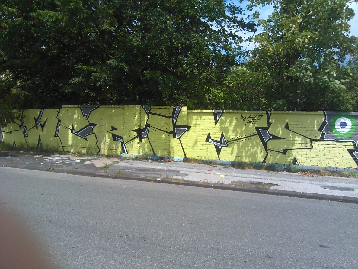 Graffiti Bombing in Essen - Photo by PL_PartyZan - esc, swb, sino (2014)