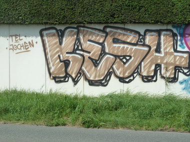 Graffiti Bombing in Mülheim - Photo by PL_PartyZan - jochen, beik, rush (2013)