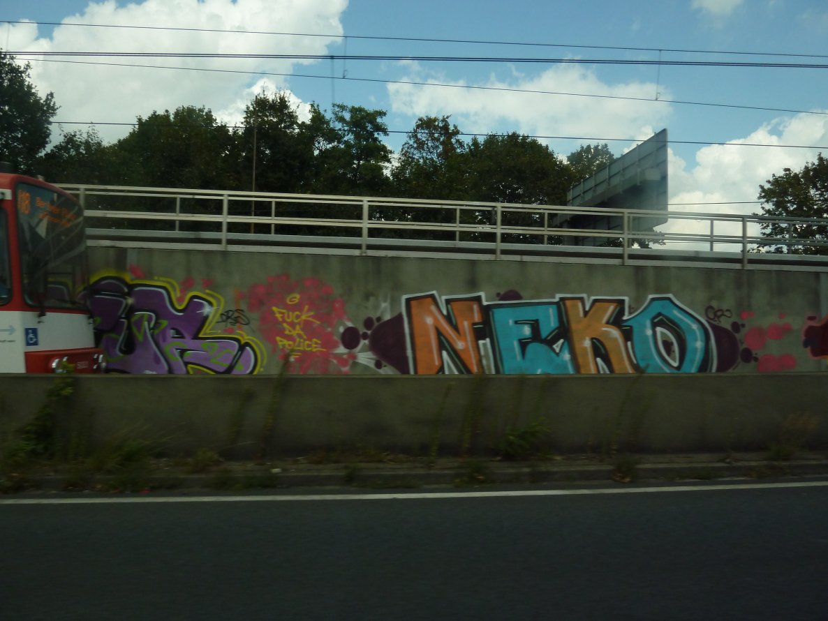 Graffiti Bombing in Essen - Photo by PL_PartyZan - jochen, beik, rush (2013)