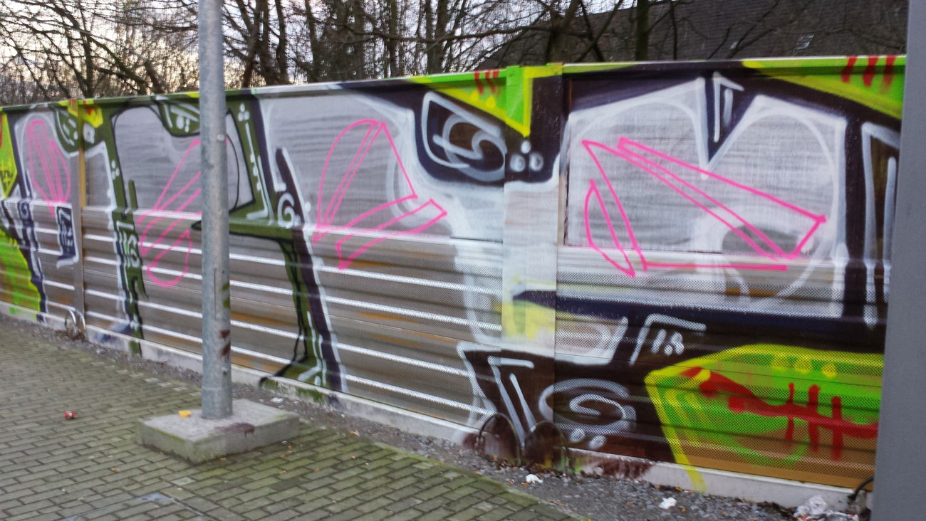 Graffiti Bombing in Essen - Photo by PL_PartyZan (2015)