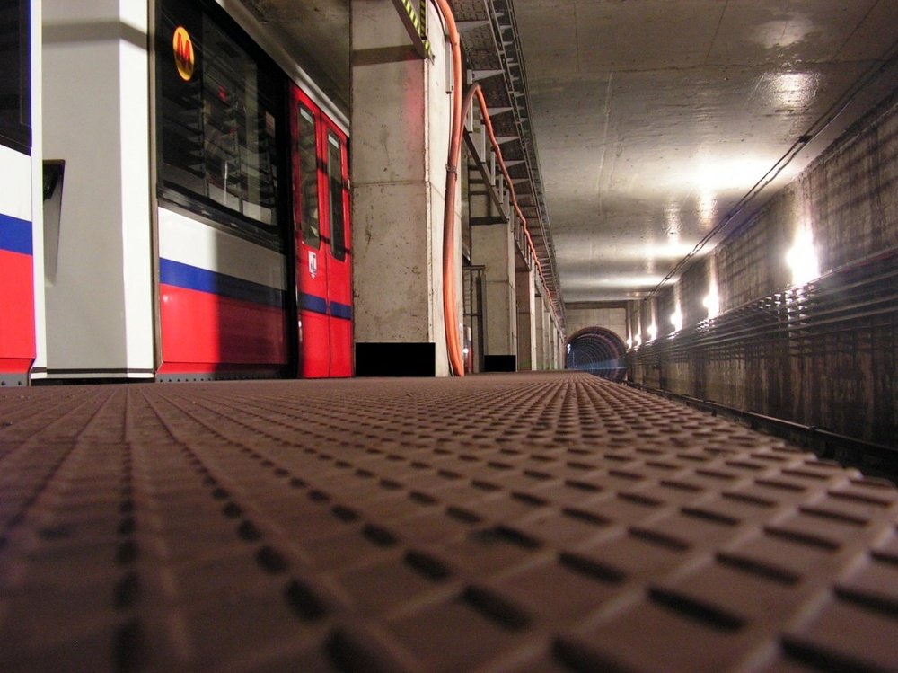 Graffiti Train - Photo by Palestale - sperma, krew, szczyny