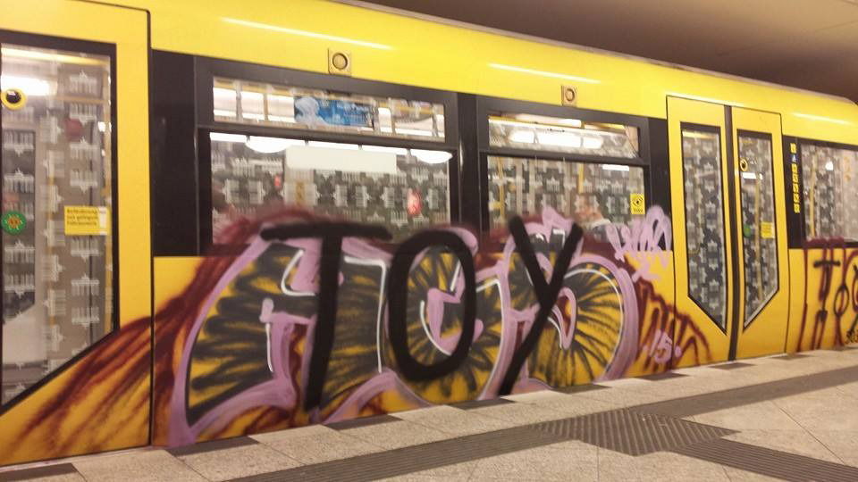 Graffiti Train - Photo by Palestale - TOY, KEEP, OUT