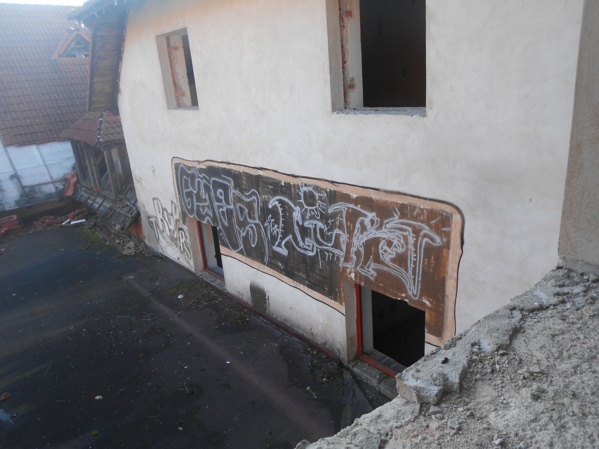 Graffiti Bombing - Photo by Panxnotdead (2014)