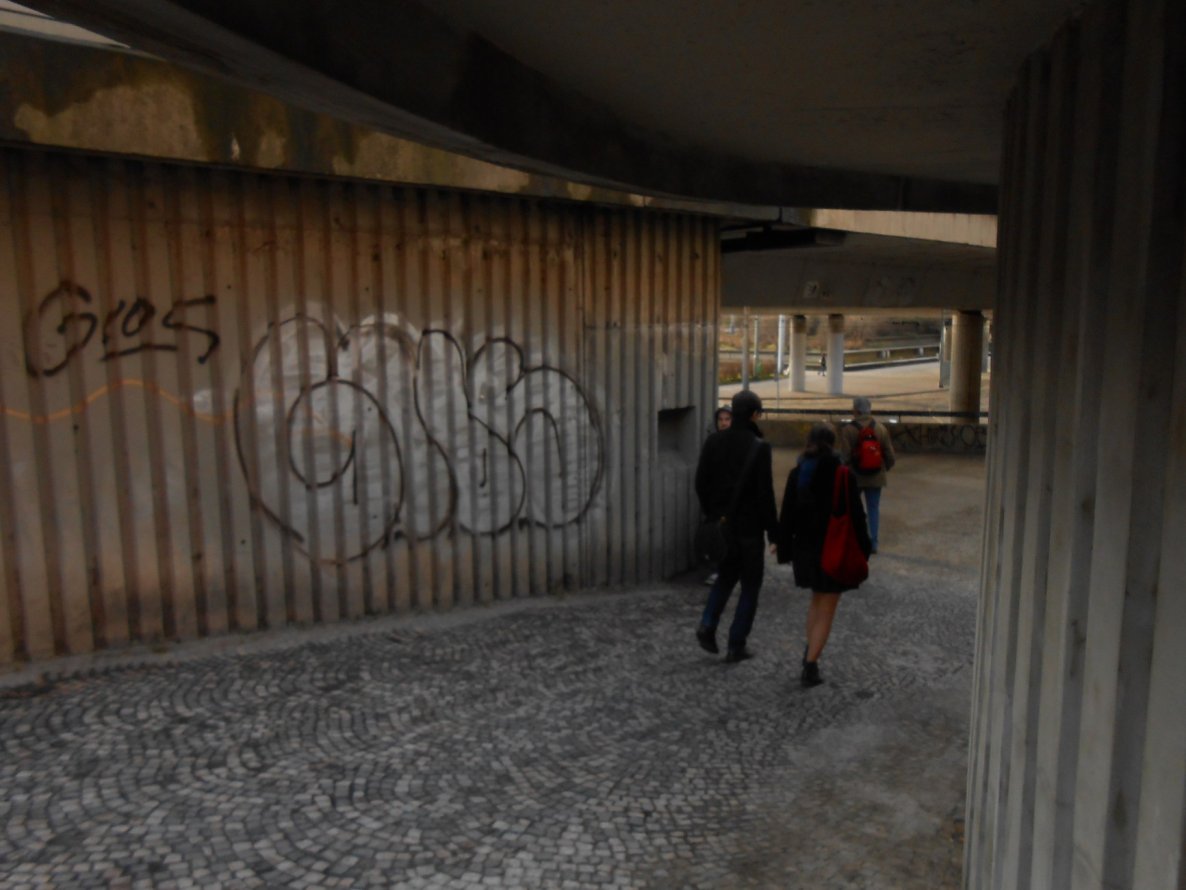 Graffiti Bombing in Praha - Photo by Panxnotdead - throw, up, czech (2015)