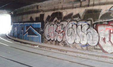 Graffiti Bombing in praha - Photo by Panxnotdead - throw, up, czech (2015)