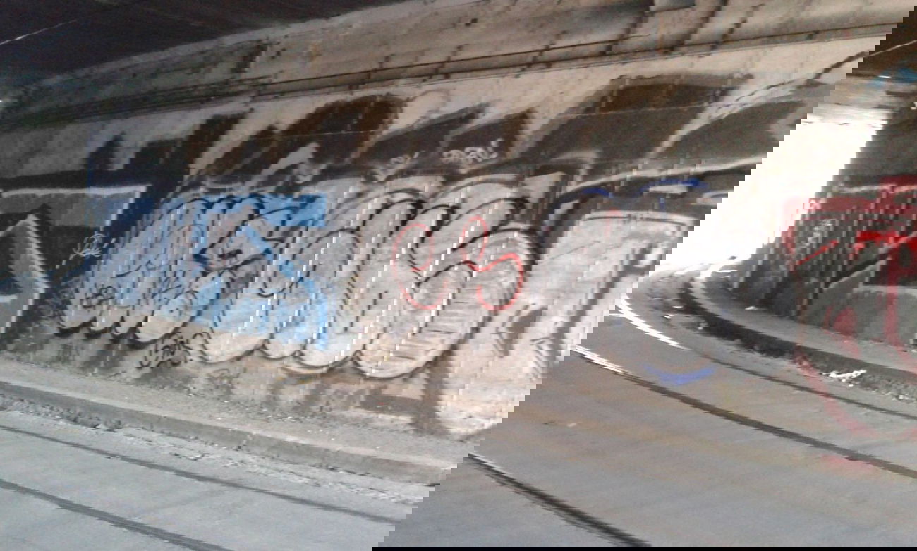 Graffiti Bombing in praha - Photo by Panxnotdead - throw, up, czech (2015)