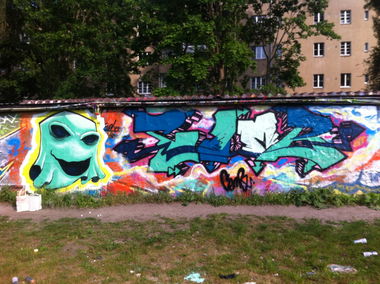 Graffiti Wall - Photo by PartyCombo - Comb, Morph