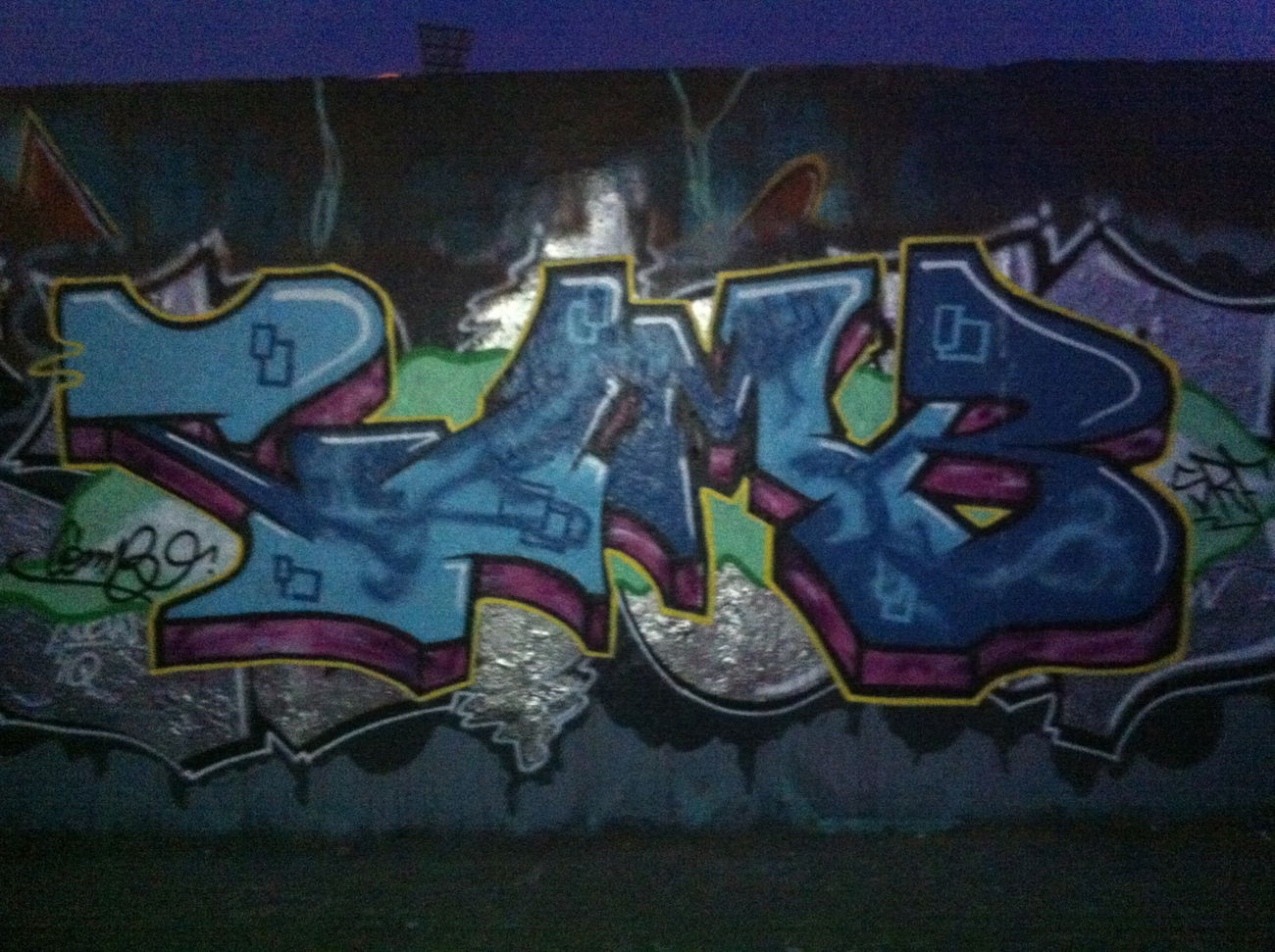 Graffiti Wall - Photo by PartyCombo - Comb