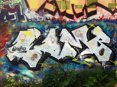 Graffiti Wall - Photo by PartyCombo - Comb, Srf