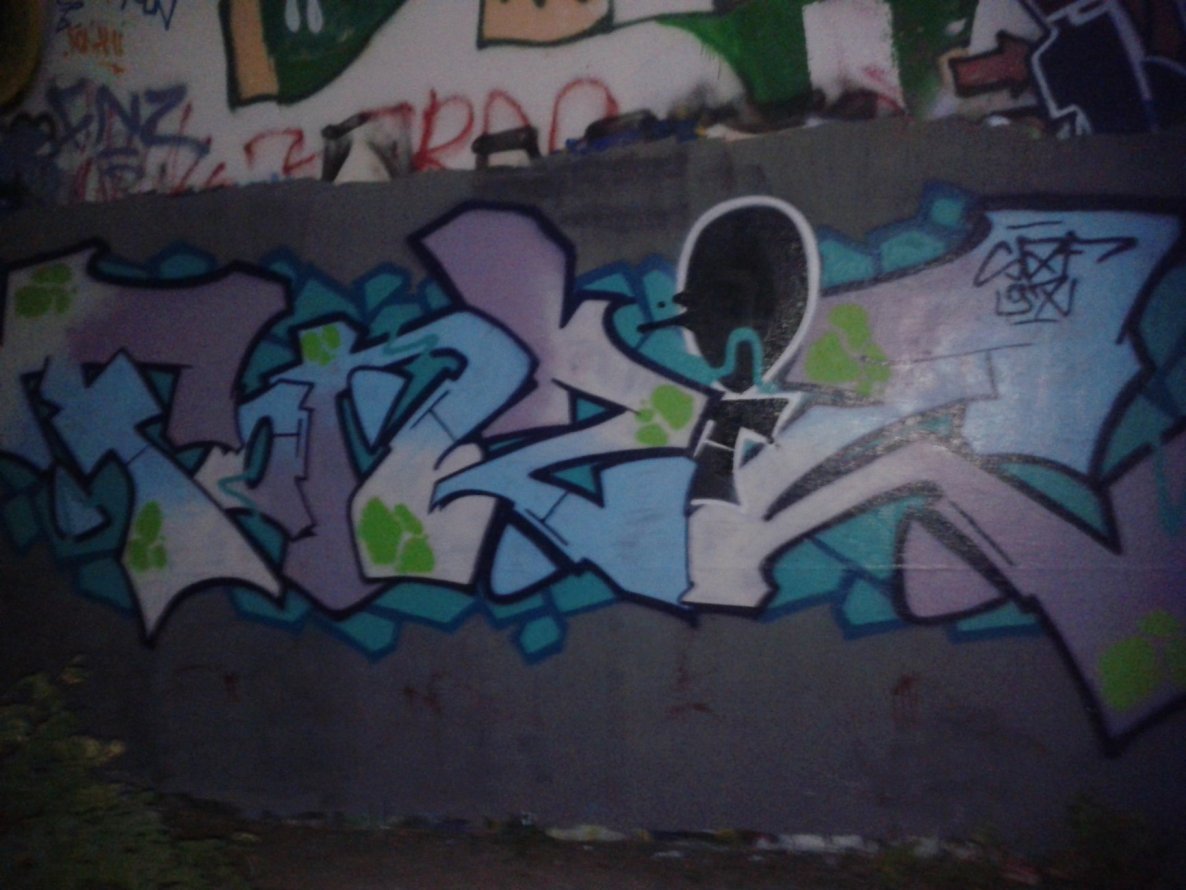 Graffiti Wall - Photo by PaulPansen - srf, fonz