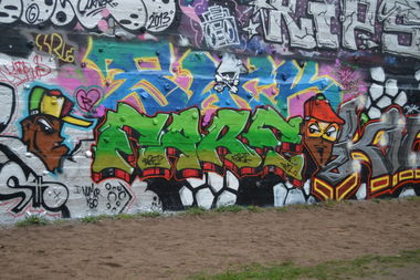 Graffiti Wall - Photo by PaulPansen - fare, srf