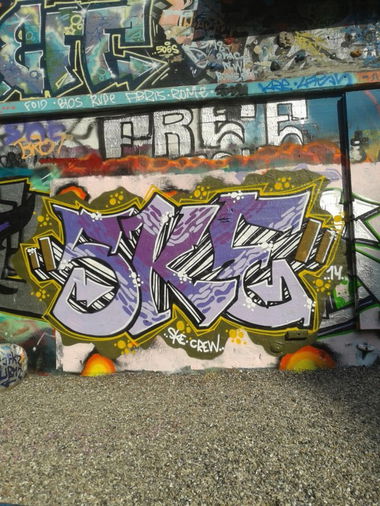 Graffiti Wall - Photo by PaulPansen - ske