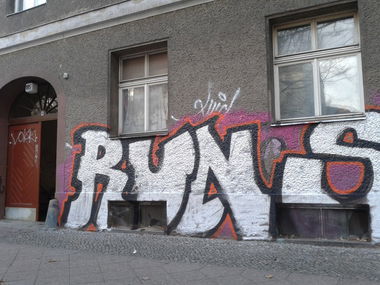 Graffiti Bombing - Photo by PaulPansen - run
