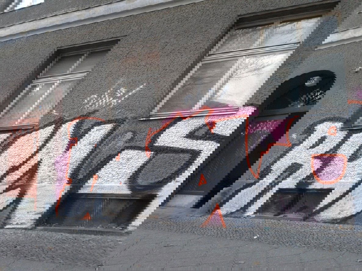 Graffiti Bombing - Photo by PaulPansen - run