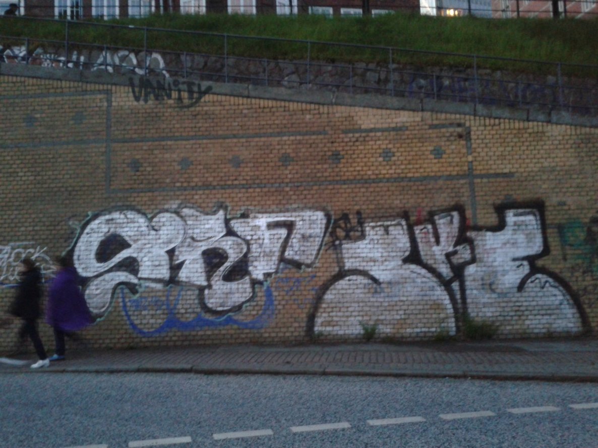 Graffiti Bombing - Photo by PaulPansen - srf, ske, luger
