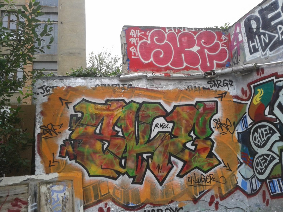 Graffiti Wall - Photo by PaulPansen - srf, ske