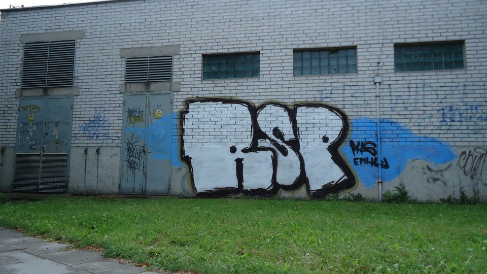 Graffiti Bombing in ?ód? - Photo by Pawik - PAWIK, EMWU