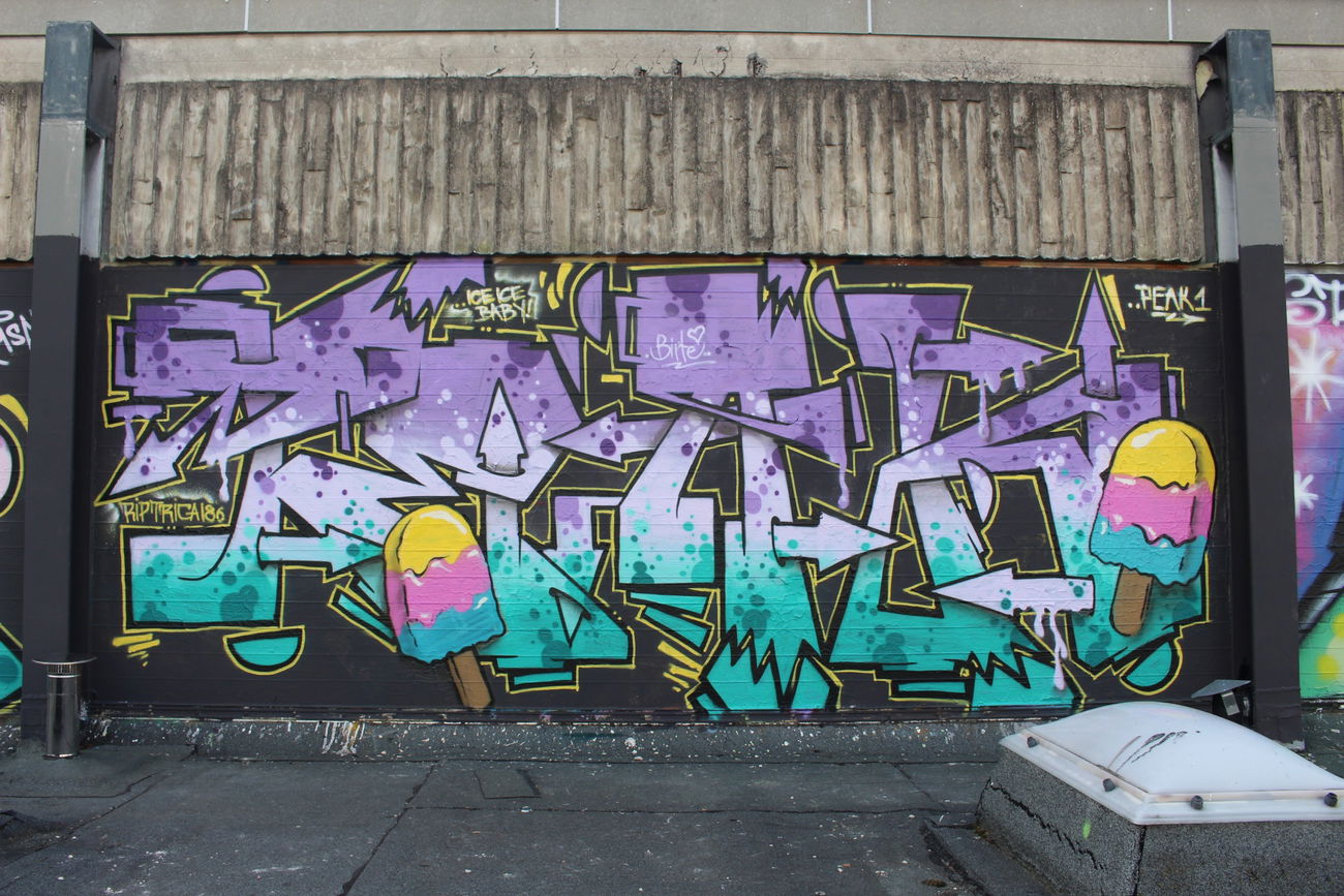 Graffiti Photo by Peak1 - peak (2016)
