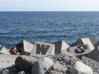 Graffiti Bombing in Spain - Photo by PeakZWS (2011)