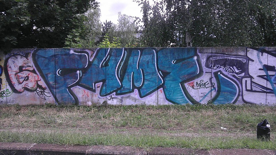 Graffiti Bombing - Photo by PeknyFame - fame (2013)