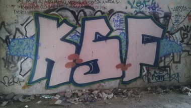 Graffiti Bombing - Photo by PeknyFame - squat, squad, ksf