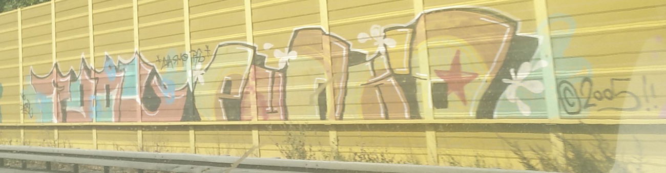 Graffiti Bombing in Oberhausen - Photo by Pentabarf - A42, essen, oberhausen (2005)