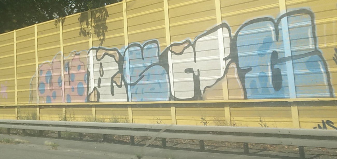 Graffiti Bombing in Oberhausen - Photo by Pentabarf - A42, essen, oberhausen