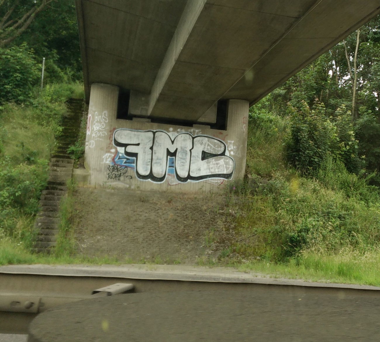 Graffiti Bombing in Deutschland - Photo by Pentabarf - A553, brühl, fmc