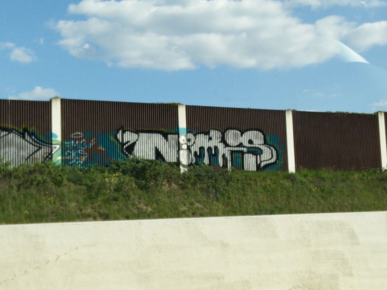 Graffiti Bombing - Photo by Pentabarf - A1, Cologne, cgn