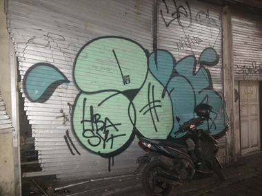 Graffiti Bombing in Kutabali - Photo by Pentabarf - indonesia, indonesien, kutabali