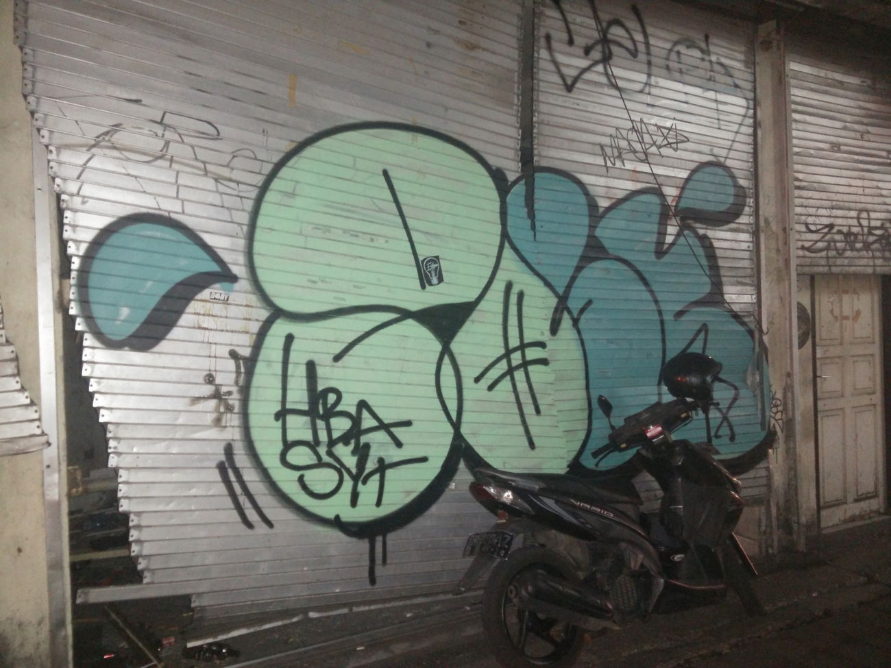 Graffiti Bombing in Kutabali - Photo by Pentabarf - indonesia, indonesien, kutabali