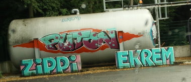 Graffiti Wall in Köln - Photo by Pentabarf - Puton, Netz, Zippi