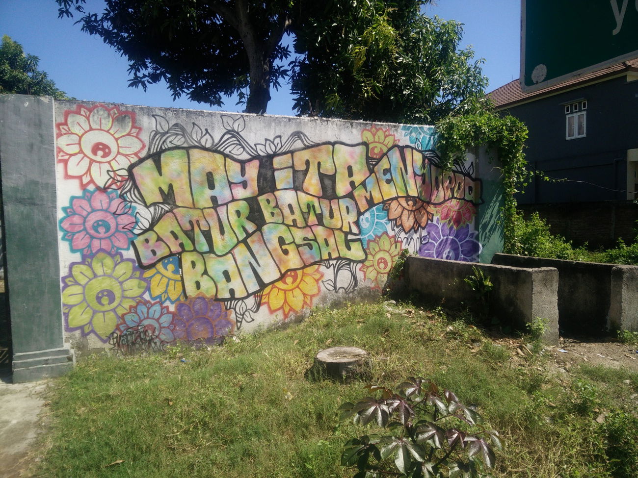 Graffiti Bombing in Indonesia - Photo by Pentabarf - indonesia, indonesien, lombok