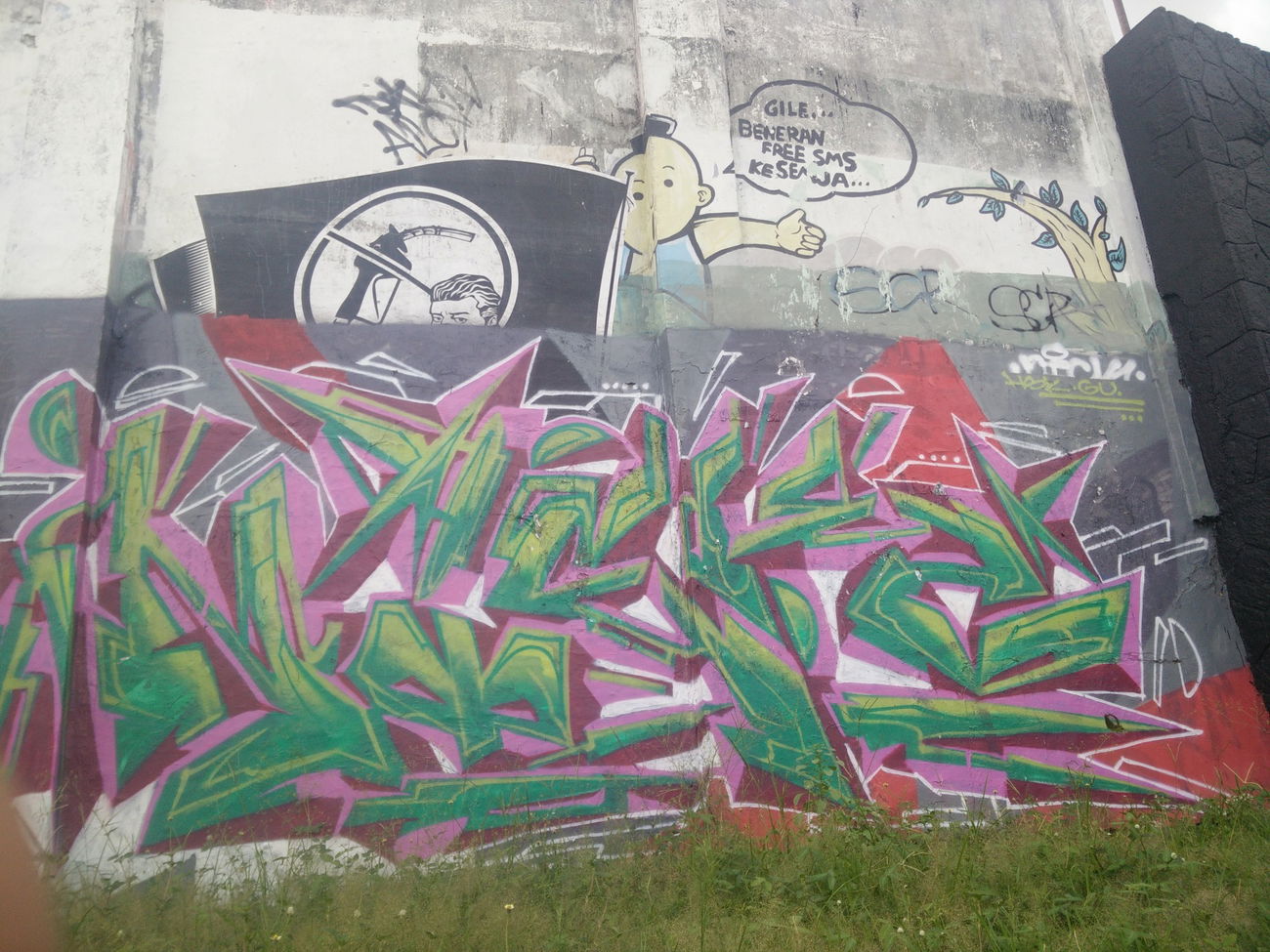 Graffiti Wall in Indonesia - Photo by Pentabarf - indonesia, indonesien, yogyakarta