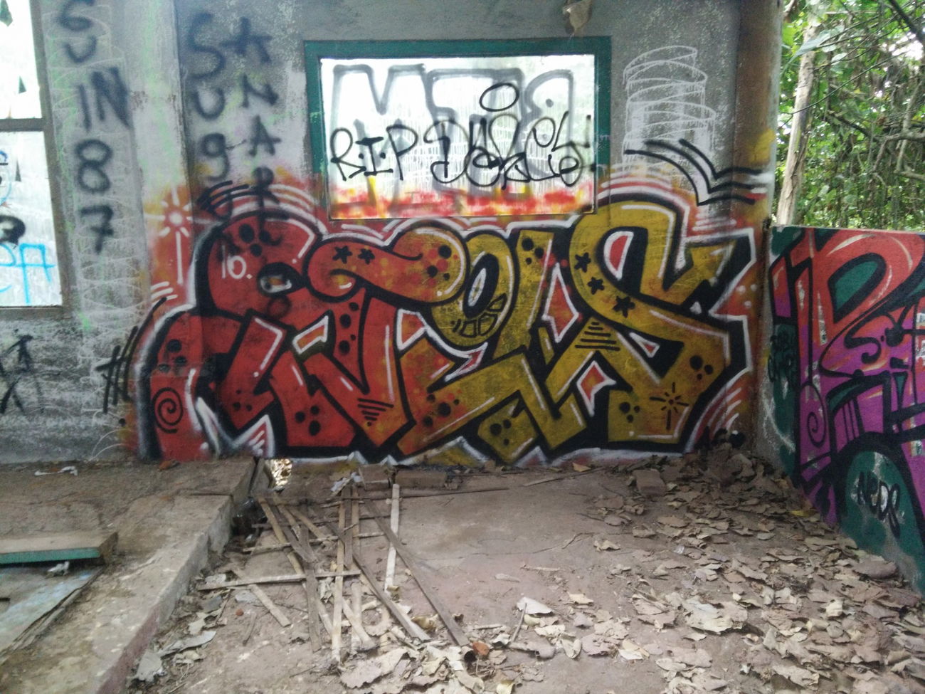 Graffiti Wall in Indonesia - Photo by Pentabarf - indonesia, indonesien, ubud