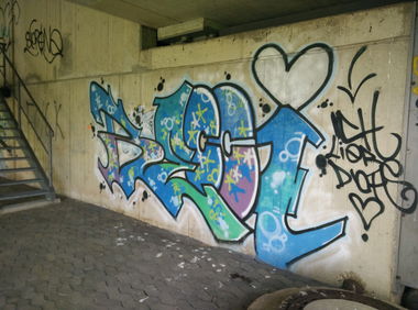 Graffiti Bombing in Deutschland - Photo by Pentabarf - A1, eifel, mechernich